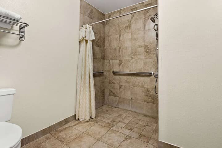 Room 16 of 25