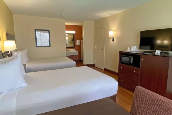 Room 6 of 14