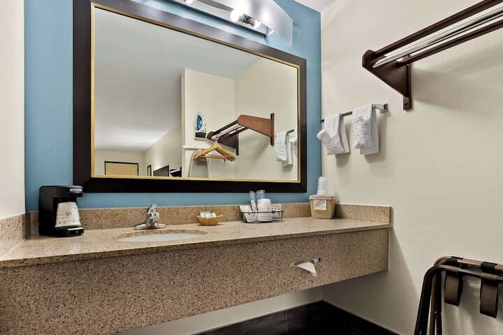 Room 15 of 25